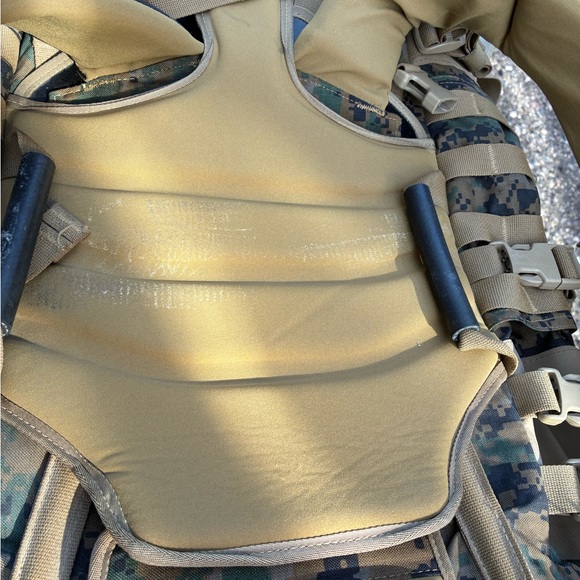 USMC Large Rucksack Complete with suspenders, kidney pad, and Lid - EUC - Picture 7 of 8